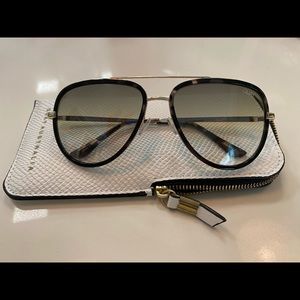 QUAY AVIATORS *BRAND NEW* WITH PADDED CASE